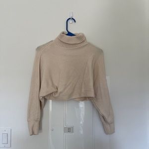 Cropped cream turtle neck